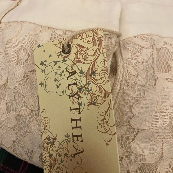 NWT alythea brand cream lace pants size small. Inseam25 - Picture 5 of 6